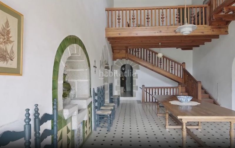 Foto a0e299b8-57bb-4fe4-ac0f-a3159cc5938f. Masia amb xemeneia aparcament a Urbanitzacions Argentona