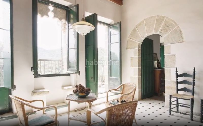 Foto b34c8e1a-ade5-4b82-9a9e-bfdea49a0670. Masia amb xemeneia aparcament a Urbanitzacions Argentona