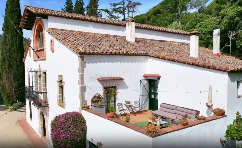 Foto baff30eb-d5c3-4d30-aa0d-efe13c4b0dc5. Masia amb xemeneia aparcament a Urbanitzacions Argentona