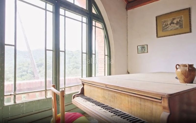 Foto bfa3f472-4880-45fa-b2a3-5fffe010838b. Masia amb xemeneia aparcament a Urbanitzacions Argentona