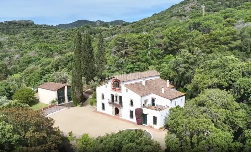 Foto ccc21305-fdd1-47ef-9784-ded4bd91d5b4. Masia amb xemeneia aparcament a Urbanitzacions Argentona