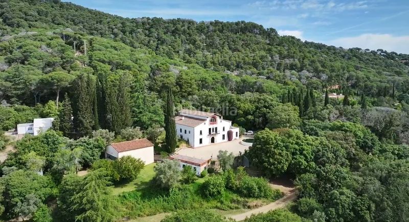 Foto f123ed15-30f0-4efc-b8a1-9952c523d2d7. Masia amb xemeneia aparcament a Urbanitzacions Argentona