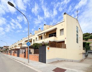 Casa adossada a El Bal�s. Casa adosada de 313 m2 construidos en sant andreu de llavaneres