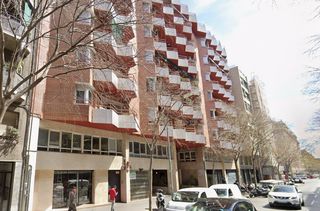 Pis  Carrer de cal�bria. Muy buen piso de 109m2 en calle calabria a reformar. 4hab.