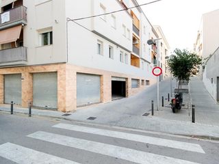 Business premise in Carrer federico garcía lorca 43. Local en bruto de 260 m2 + plaza de garaje aneja de 20m2 en plan