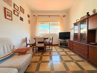 Appartamento  Carrer de vilamarí. Piso en calle villamarí 95 m2, 4 hab, 1 bañ. ascensor.