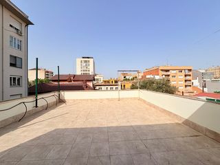 Duplex  Carrer de sant oleguer. Piso 53m2 + terrado privado 70 m2 sito en carrer sant oleguer (s