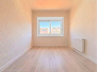 Pis  Carrer de vilamarí. Piso en vilamarí de 94 m2, 3 dormitorio, 2 bños. reformada. entr