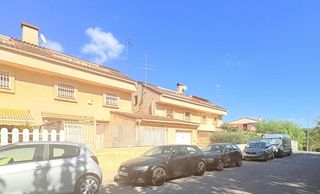Casa adossada a Carrer la Pau