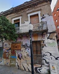 Casa  Carrer de coroleu. Casa esquinera totalmente para reformar sita en calle coroleu de