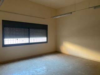 Oficina  Plaça de la vila. Local-oficina en planta baja de 284 m2 en calle jaume abril (jun