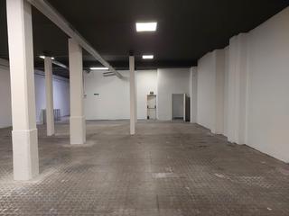 Lloguer Local Comercial a Carrer de roger de flor 100. Gran local en calle roger de flor 100, de 580m2 const / útiles 5