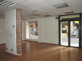 Lloguer Local Comercial a Carrer de gràcia 172. Local en torrent de l'olla esquina llibertat de 140m2. local esq