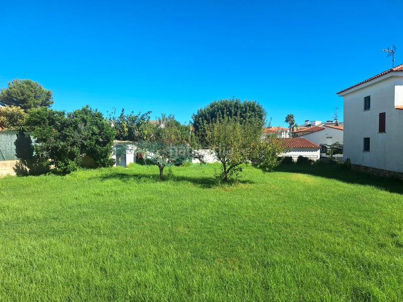 Foto 501cf370-faee-4a23-bda1-cadfc89ef275. Terreno residenziale in carrer daurada 7 in Coma-ruga platja Coma-ruga