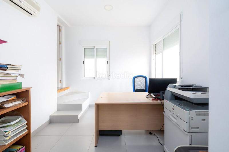 Foto 2e1b0ee0-0179-4ac4-872f-d303fddc4538. Local comercial a Cervantes Granada