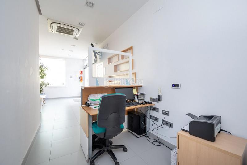 Foto 9a5beeae-50ce-488c-8e6c-328a2f7b9db9. Local comercial a Cervantes Granada