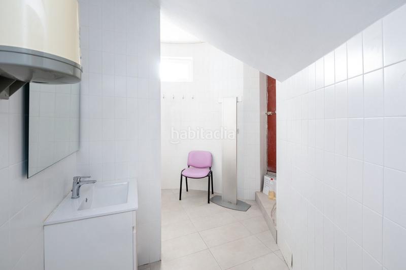 Foto d45fbdb4-de8e-45fd-b137-824bfb5eff8d. Local comercial a Cervantes Granada