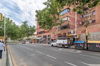 Local commercial à Avenida madrid 78. Ideal inversion para tu negocio en avenida de madrid !