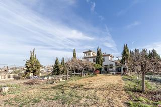 Casale in Calle cajar 1. Casa con más de 4000 metros de parcela en monachil
