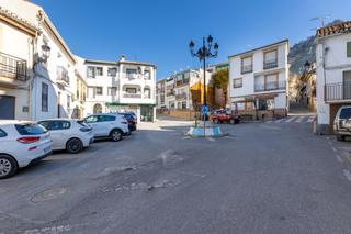 Pis en Calle plaza llanete 9. Se vende piso en cogollos vega