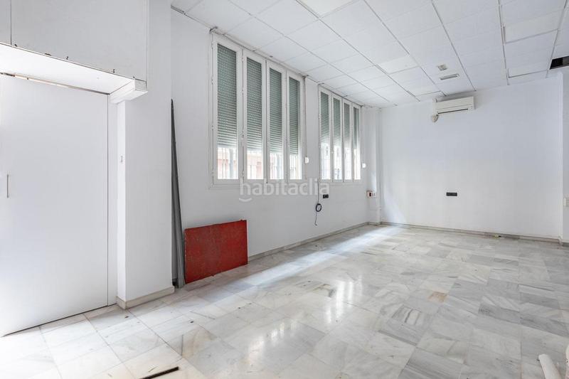 Foto 6c16503f-2d83-4f47-835b-cea106bc7d74. Local comercial a calle arabial 110 a Camino de Ronda Granada