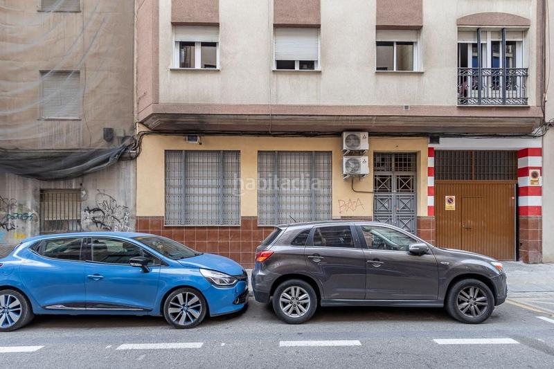 Foto ac6147c6-17c1-4af2-8845-810002abcbb2. Local comercial a calle arabial 110 a Camino de Ronda Granada