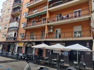 Rent Flat  Calle pintor lopez mezquita. Se buscan dos estudiantes de cuarto para 2627