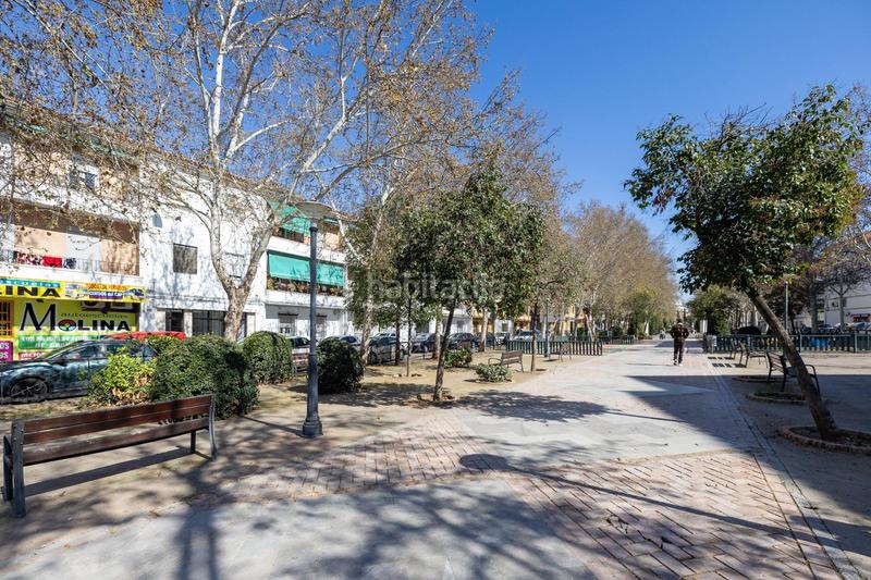 Foto c887301e-588b-4f27-94fa-fe2bc42903f2. Piso en circunvalacion encina luminoso piso de tres dormitorios en la chana. en Granada