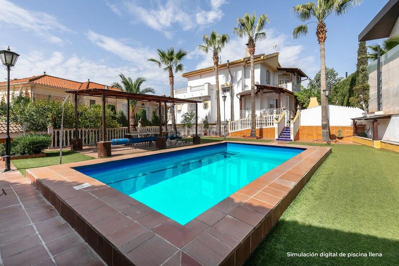 Foto e632686d-5509-4e49-ba7b-9d66c17d4263. Chalet en calle avda monteluz 4 se vende espectacular chalet en monteluz en Peligros