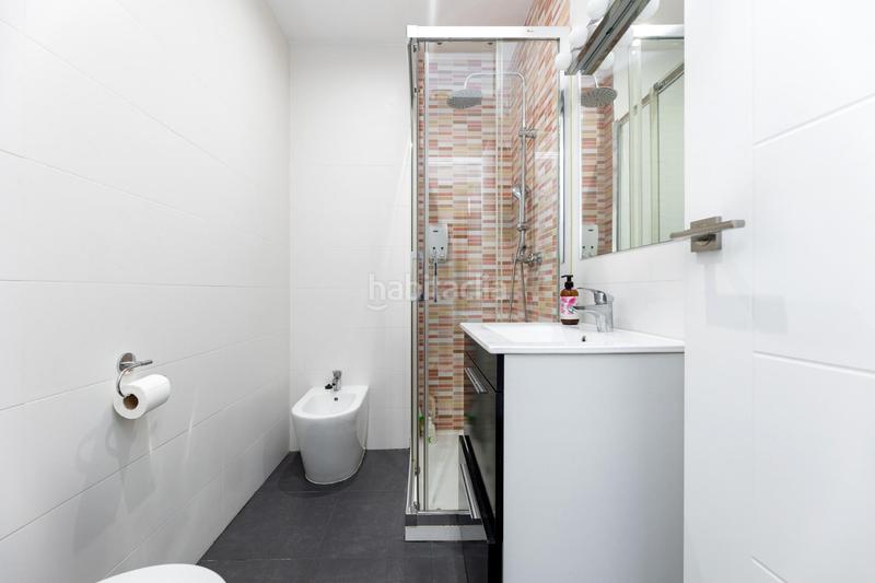 Foto b35011a0-3fcd-49ec-b3ee-4b3589097b67. Piso en calle comendadoras de santiago 13 realejo piso 3 dormitorios reformado. con patio en Granada