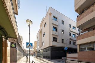 Appartement à Calle el guerra 3. Piso de dos dormitorios, garaje y trastero.