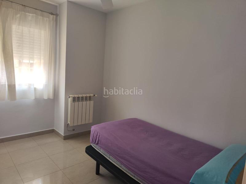 Foto ca50e175-deaa-42ed-bc32-7110c455dfa5. Alquiler piso en calle demetrio spinola 15 cuatro dormitorios estudiantes en Granada