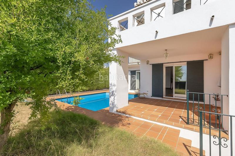 Foto 3085d565-707f-4ac3-aa87-ab0e0eb29796. Casa en calle almendro (ur.monte elvira 21 gran casa en urbanización el torreón en Albolote