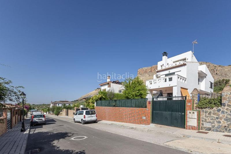 Foto 46089d0d-8179-4c83-b330-f3f73f8eec61. Casa en calle almendro (ur.monte elvira 21 gran casa en urbanización el torreón en Albolote