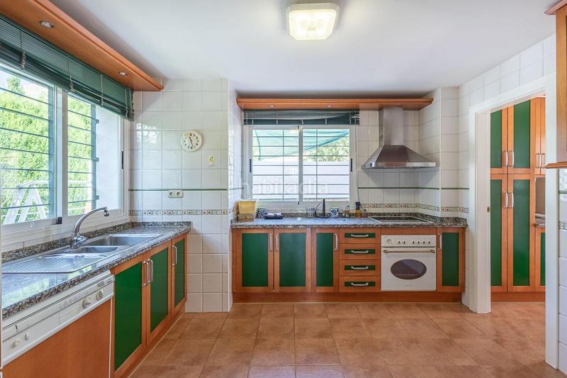 Foto 85477dcb-55c1-4fa8-ac82-2d76b3a508e9. Casa en calle almendro (ur.monte elvira 21 gran casa en urbanización el torreón en Albolote