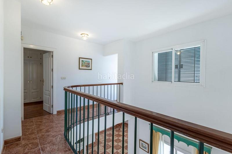 Foto 86abc92e-7f89-4915-bb2c-751de7fd52a6. Casa en calle almendro (ur.monte elvira 21 gran casa en urbanización el torreón en Albolote