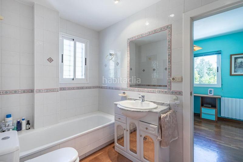 Foto c655099a-fb80-4761-a65d-28e231b675d6. Casa en calle almendro (ur.monte elvira 21 gran casa en urbanización el torreón en Albolote