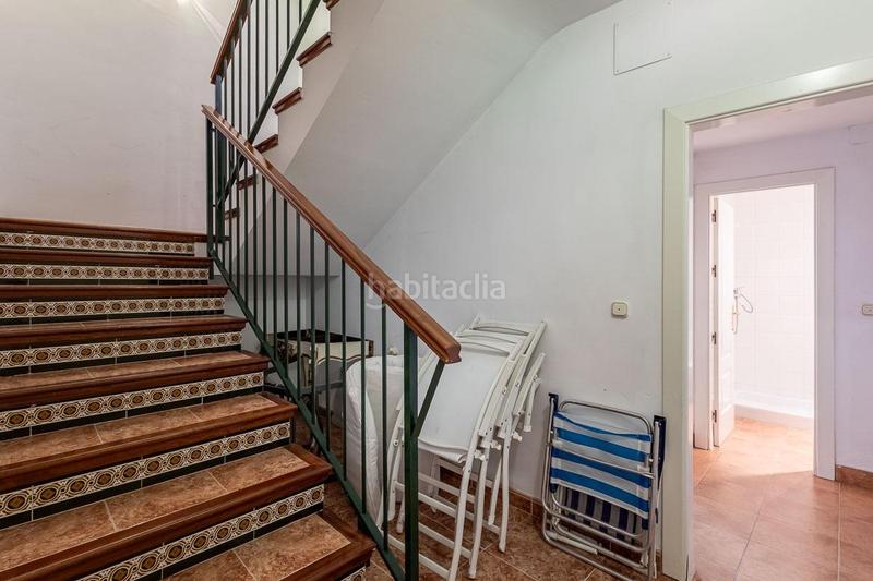 Foto cbecb383-6176-4ebd-9e66-9985eaa06f72. Casa en calle almendro (ur.monte elvira 21 gran casa en urbanización el torreón en Albolote