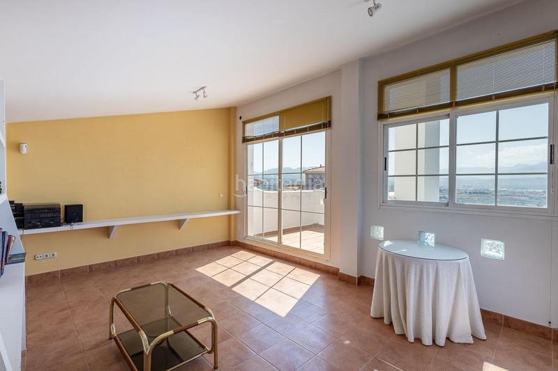 Foto f3ccaabe-493d-4984-966f-ea49a67fe5b4. Casa en calle almendro (ur.monte elvira 21 gran casa en urbanización el torreón en Albolote