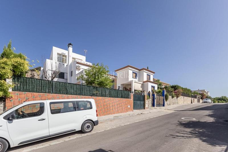 Foto fcb4d624-b65b-4ed8-85ce-c9d8a9081883. Casa en calle almendro (ur.monte elvira 21 gran casa en urbanización el torreón en Albolote
