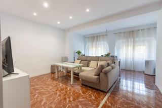 Casa en Avenida de andaluca 73. Preciosa casa en el centro de padul con terraza