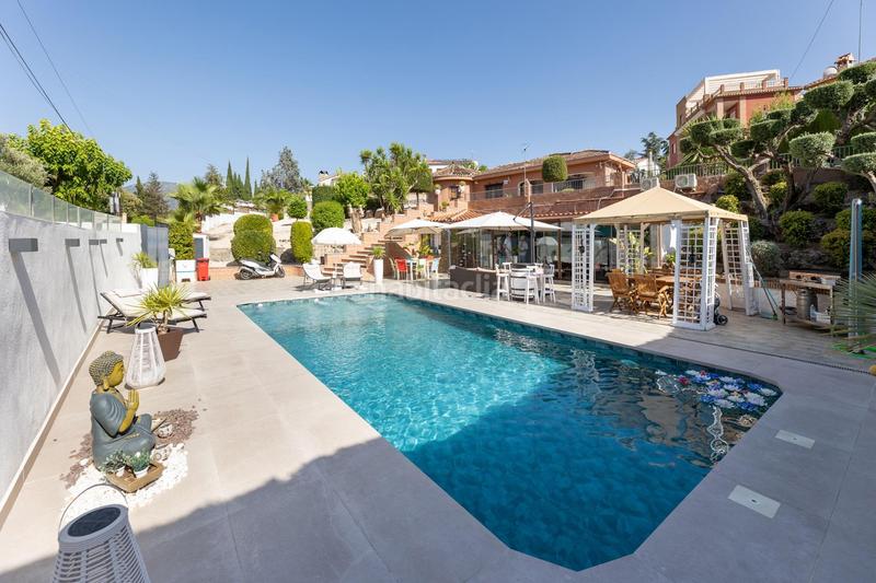 Foto 15554dfc-39e6-4914-af09-e3a391702b84. Chalet en cerezos ii 30 villa de lujo exclusividad, espacio y estilo en un entorno privilegiado en Gójar