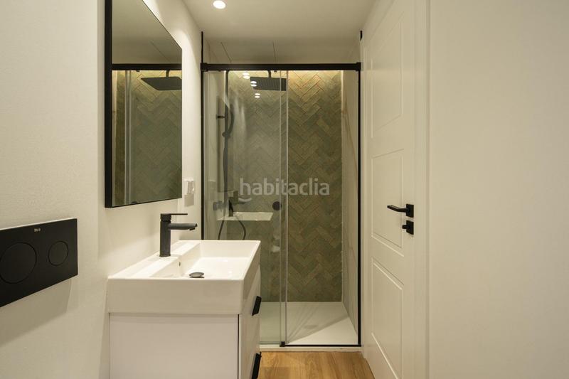 Foto 5b0b2df5-4551-4eea-86eb-8319a808ea53. Piso en calle hotno de vidrio 14 horno de vidrio, monte de piedad 7 y 9 b en Granada