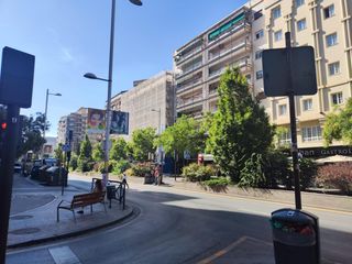 Location Appartement à Camino de ronda 126. Estudiantes cuatro dormitorios reformado