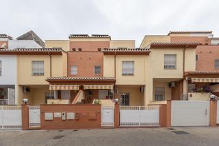 Casa adosada  Calle de la corbeta 22. Fantástica casa adosada junto a barrio periodistas ideal para vi
