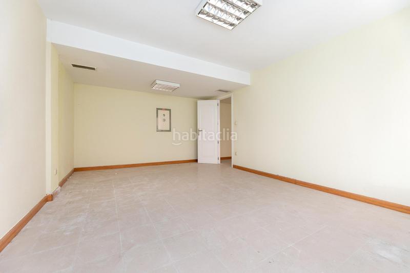 Foto 00c7015f-388d-4b30-b894-3beed7969ac0. Office space in pl. isabel la católica in San Matías - Realejo Granada