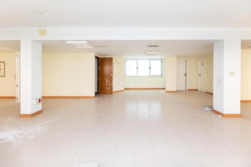 Foto 0809d837-4b1c-4cd8-9448-f8fac031c4ca. Office space in pl. isabel la católica in San Matías - Realejo Granada