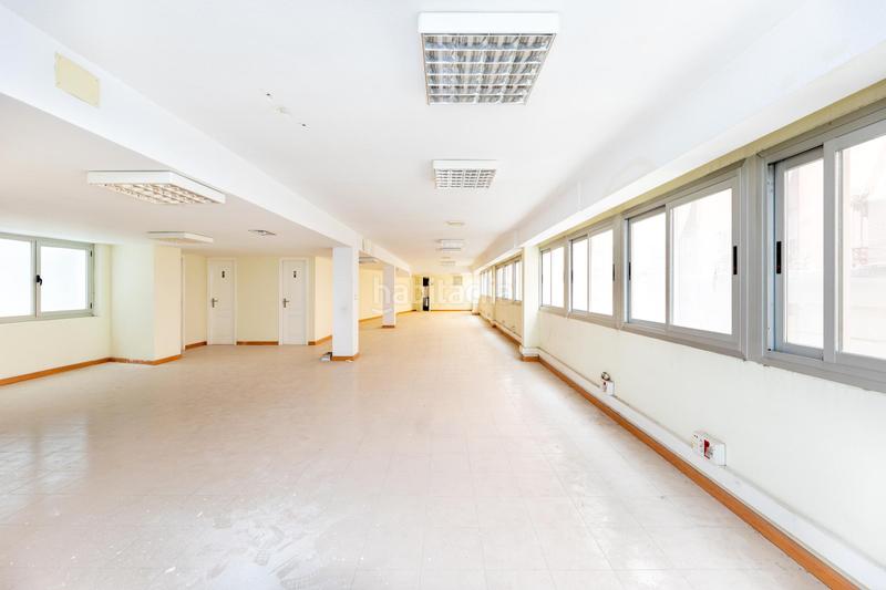 Foto 1a95413c-61d3-4287-95d5-084e9db9cce0. Office space in pl. isabel la católica in San Matías - Realejo Granada