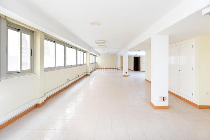 Foto b99e9441-65f4-46f9-9560-13fcf284d27d. Office space in pl. isabel la católica in San Matías - Realejo Granada