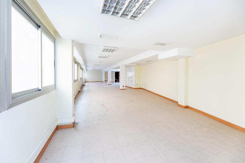 Foto e1cb9976-017c-4572-b9b3-a142cca4b83e. Office space in pl. isabel la católica in San Matías - Realejo Granada